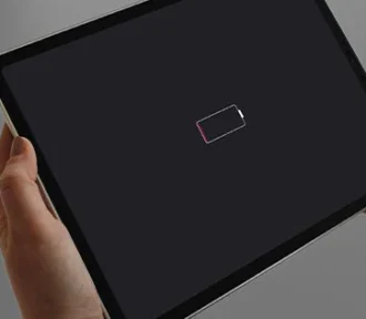 Gaat u&nbsp;op reis en wilt u&nbsp;dat uw iPad zo lang mogelijk meegaat? Bekijk dan deze 8 tips voor een maximale batterijduur!